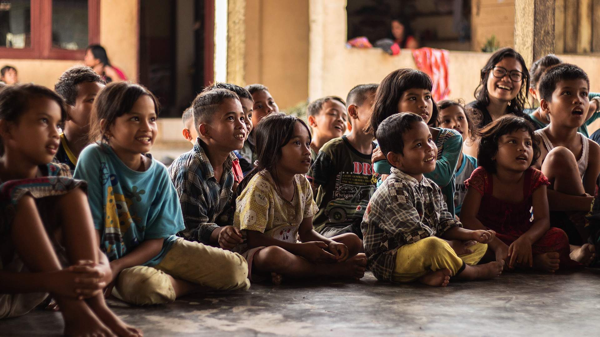 kids listening in group